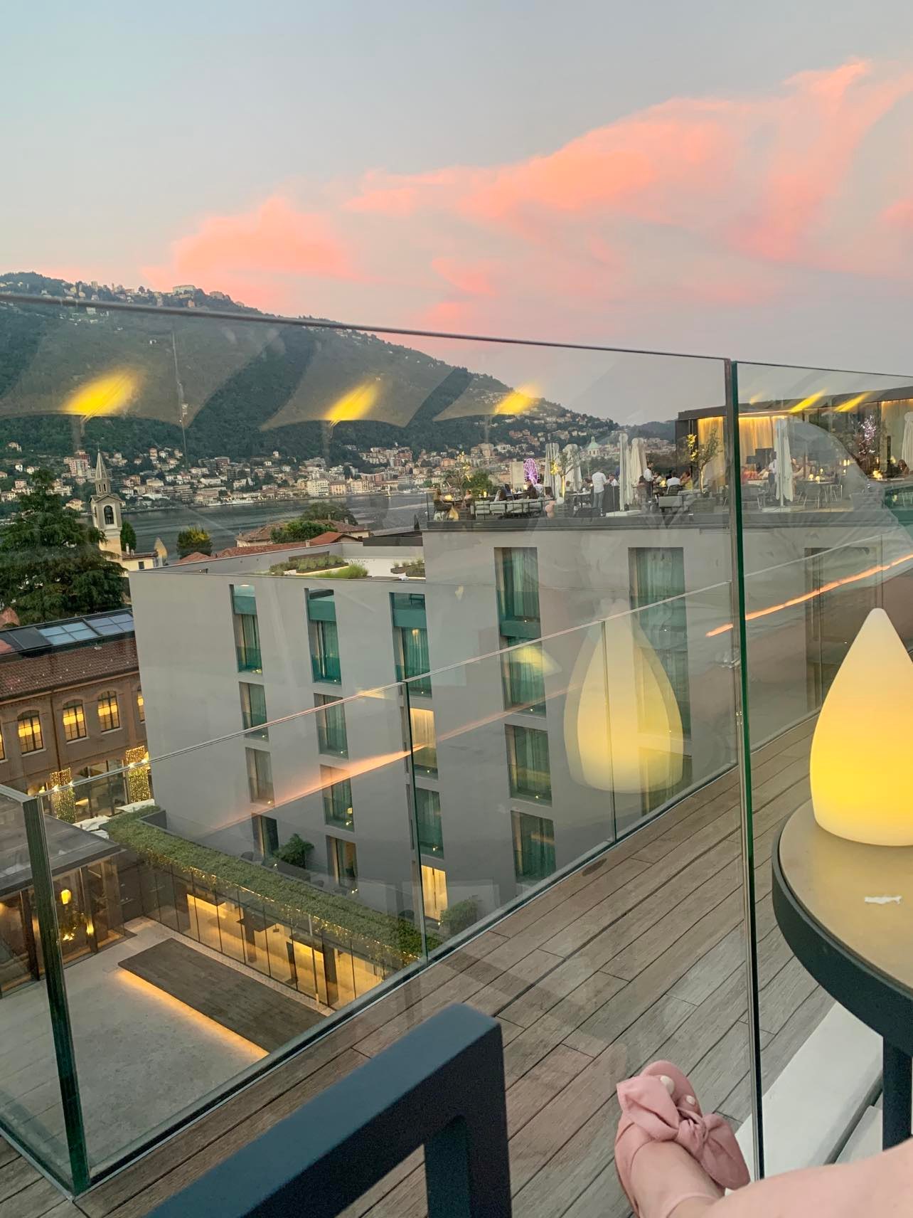 lake como roof top bar eating at sunset, hilton blog review