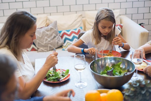 Pexels, family eating dinner