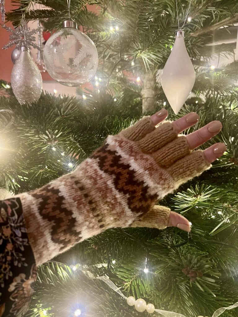 stylish fingerless gloves, cotton trader review, midlife suffolk blog